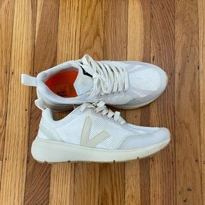 Veja Running Sneakers 7.5